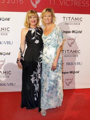 Nanna Kuckuck, Carola Foerstl bei der Verleihung VICTRESS Award 2016 im Hotel Titanic Chausseestr. Berlin.