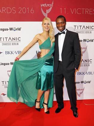 Anne-Kathrin Kosch, Thierry Bisso bei der Verleihung VICTRESS Award 2016 im Hotel Titanic Chausseestr. Berlin.