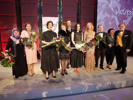 Gruppenfoto Preistraeger bei der Verleihung VICTRESS Award 2016 im Hotel Titanic Chausseestr. Berlin.