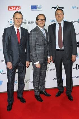 Klemens Kundratitz, Alexander Dobrindt, Dr.Florian Stadlbauer, Verleihung des Deutschen Computerspielpreis 2016 in der BMW Welt in Muenchen am 07.04.2016