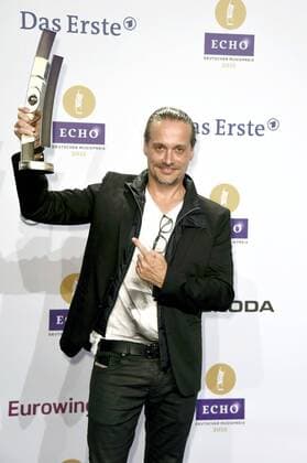 Alex Christensen mit dem Echo für den des Jahres bei der 25. Verleihung des Echo 2016 in der Messe Berlin. Berlin, 07.04.2016 Foto:xFredericx xFuturexImage