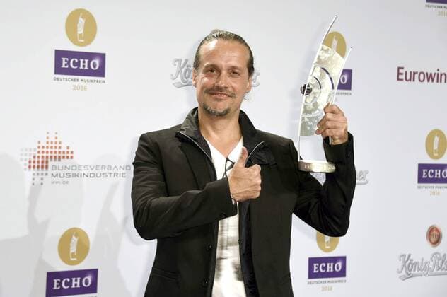 Alex Christensen mit dem Echo für den des Jahres bei der 25. Verleihung des Echo 2016 in der Messe Berlin. Berlin, 07.04.2016 Foto:xFredericx xFuturexImage