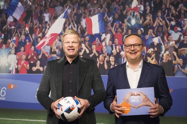 11.04.2016, Berlin, Deutschland, GER, Pressetermin, Vorstellung ARD und ZDF Auftritt zur Fussball Europameisterschaft 2016 in Frankreich. Foto: (l.) Olli Kahn, (r.) Oliver Welke