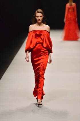 Shanghai Fashion Week - We Couture Modenschau (160411) -- SHANGHAI, April 11, 2016 -- A model presents a creation of We Couture 2016 Autumn Winter Collection during the Shanghai Fashion Week in Shanghai, east China, April 11, 2016. )(mcg) CHINA-SHANGHAI-FASHION WEEK (CN) YuanxJing 
