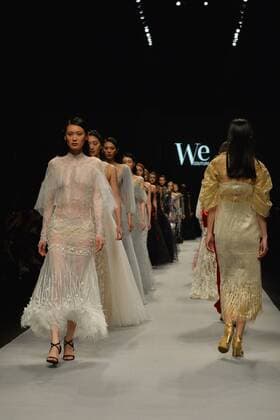SHANGHAI, April 11, 2016 -- Models present fashion creations of We Couture 2016 Autumn Winter Collection during the Shanghai Fashion Week in Shanghai, east China, April 11, 2016. ) (yxb) CHINA-SHANGHAI-FASHION WEEK (CN) GuoxChangyao 
