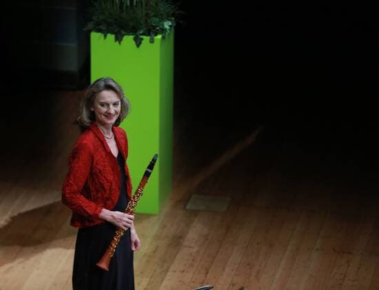Musikfestival Heidelberger Frühling - Sabine Meyer -- HEIDELBERG, April 12, 2016 -- German classical clarinetist Sabine Meyer greets the audience after her performance at the Kongresshaus Stadthalle Heidelberg during the Heidelberger Fruehling festival in Heidelberg, Germany, on April 12, 2016. The Heidelberger Fruehling festival is held from April 2 to April 30.) (lyi) GERMAN-HEIDELBERG-FRUEHLING FESTIVAL-SABINE MEYER LuoxHuanhuan 