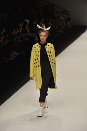 SHANGHAI, April 12, 2016 -- A model presents a creation by designer Han Lulu during the Shanghai Fashion Week in Shanghai, east China, April 12, 2016. ) (ry) CHINA-SHANGHAI-FASHION WEEK (CN) GuoxChangyao 
