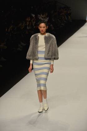 SHANGHAI, April 12, 2016 -- A model presents a creation by designer Han Lulu during the Shanghai Fashion Week in Shanghai, east China, April 12, 2016. ) (ry) CHINA-SHANGHAI-FASHION WEEK (CN) GuoxChangyao 