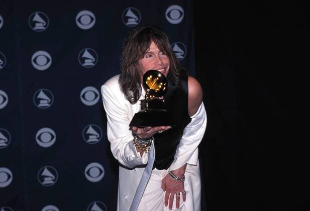 Jan. 1, 2011 - K14880FB.41ST GRAMMY AWARDS AT SHRINE AUDITORIUM IN LOS ANGELES 02 24 1999.STEVEN TYLER. FITZROY BARRETT PHOTOS - ZUMAg49_