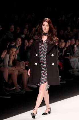 (160415) -- SHANGHAI, April 14, 2016 -- A model presents a creation by the brand Naivee during the Shanghai Fashion Week in Shanghai, east China, April 14, 2016. ) (ry) CHINA-SHANGHAI-FASHION WEEK (CN) ZhuangxYi 