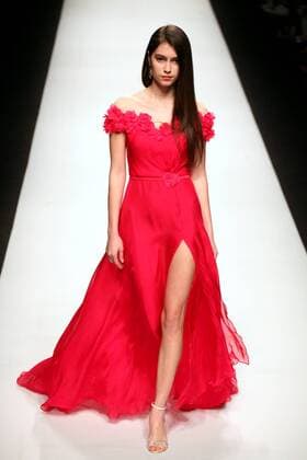 (160415) -- SHANGHAI, April 14, 2016 -- A model presents a creation by the brand Lacava during the Shanghai Fashion Week in Shanghai, east China, April 14, 2016. ) (ry) CHINA-SHANGHAI-FASHION WEEK (CN) ZhuangxYi 
