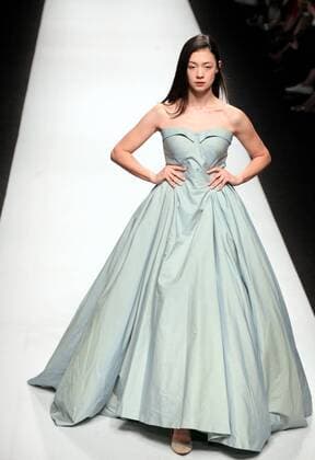 (160415) -- SHANGHAI, April 14, 2016 -- A model presents a creation by the brand Lacava during the Shanghai Fashion Week in Shanghai, east China, April 14, 2016. ) (ry) CHINA-SHANGHAI-FASHION WEEK (CN) ZhuangxYi 