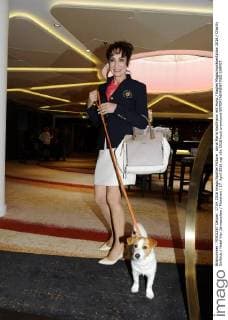 Anna Maria Kaufmann mit Hund Eagles Magazinpräsentation 2016 Charity Golfclub Hotel Vier Jahreszeiten München 17. April 2016
