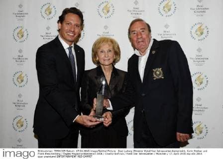 Axel Ludwig (Direktor Hotel Vier Jahreszeiten Kempinski), Karin Stoiber und Frank Fleschenberg Eagles Magazinpräsentation 2016 Charity Golfclub Hotel Vier Jahreszeiten München 17. April 2016