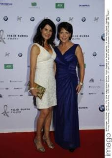 Nicola Tiggeler und Janina Hartwig 14. Felix Burda Award Verleihung, Ehrung, Auszeichnung Felix Burda Stiftung BMW-Welt München 17. April 2016