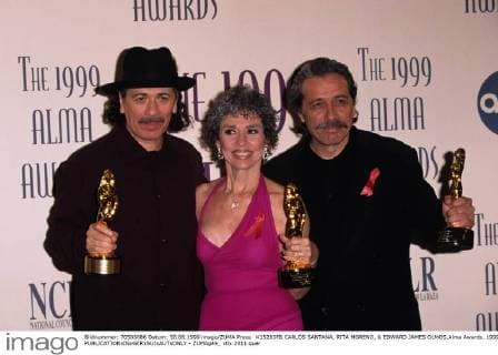 K15283FB.CARLOS SANTANA, RITA MORENO, & EDWARD JAMES OLMOS.Alma Awards. 1999 - ZUMAg49_