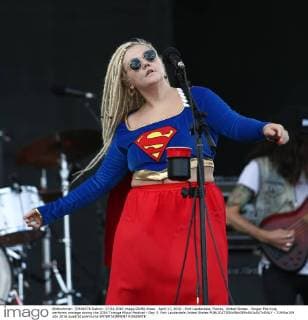 April 17, 2016 - Fort Lauderdale, Florida, United States - Singer Elle King performs onstage during the 2016 Tortuga Music Festival - Day 3. Fort Lauderdale United States - ZUMAw109
