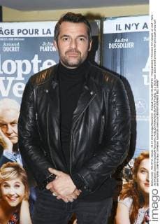 Arnaud Ducret CELEBRITES : Filmpremiere Premiere film Adopte un veuf - Paris - 18 04 2016 GwendolineLeGoff Panoramic 