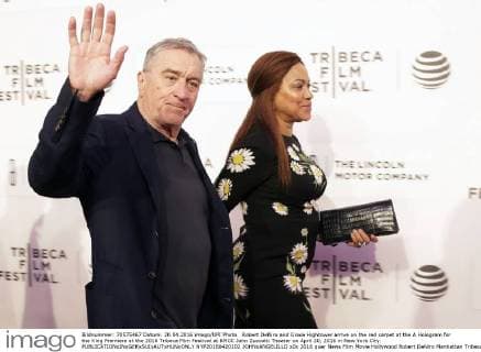 Robert DeNiro and Grace Hightower arrive on the red carpet at the A Hologram for the King Premiere at the 2016 Tribeca Film Festival at BMCC John Zuccotti Theater on April 20, 2016 in New York City.  NYP20160420102 JOHNxANGELILLO