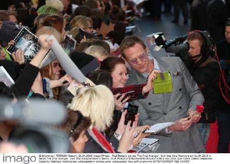 Paul Bettany bei der The First Avenger: Civil War Kino Premiere am 21.04.2016 in Berlin The First Avenger: Civil War Kinopremiere in Berlin, 2016 