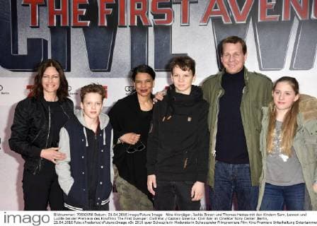 Nina Kronjäger, Jackie Brown und Thomas Heinze mit den Kindern Sam, Lennon und Lucille bei der Premiere des Kinofilms The First Avenger: Civil War Captain America: Civil War im CineStar Sony Center. Berlin, 21.04.2016 Foto:xFredericx xFuturexImage