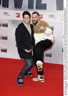 Bürger Lars Dietrich mit Sohn Sean bei der Premiere des Kinofilms The First Avenger: Civil War Captain America: Civil War im CineStar Sony Center. Berlin, 21.04.2016 Foto:xFredericx xFuturexImage