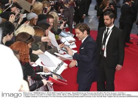 Daniel Brühl bei der Premiere des Kinofilms The First Avenger: Civil War Captain America: Civil War im CineStar Sony Center. Berlin, 21.04.2016 Foto:xS.xGabschx xFuturexImage