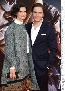 Daniel Brühl mit Freundin Felicitas Rombold bei der Premiere des Kinofilms The First Avenger: Civil War Captain America: Civil War im CineStar Sony Center. Berlin, 21.04.2016 Foto:xS.xGabschx xFuturexImage