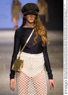Bilder des Tages Poland Fashion Week: Szczesny Modenschau April 21, 2016 - Lodz, Poland - Models are seen at the Szczesny show on Thursday at Poland Fasion Week, on April 21, 2016, in Lodz, Poland. The 14th edition of the Polish fashion week has been troubled by financial issues and is two days shorter than originally planned. Lodz Poland  - ZUMAn230