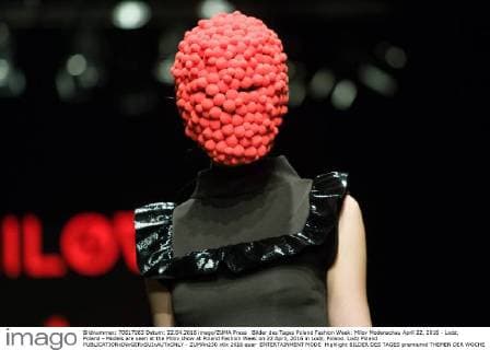 Bilder des Tages Poland Fashion Week: Milov Modenschau April 22, 2016 - Lodz, Poland - Models are seen at the Milov show at Poland Fashion Week on 22 April, 2016 in Lodz, Poland. Lodz Poland  - ZUMAn230