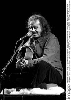 Sänger Donovan. Donovan ( geb. Donovan Phillips Leitch ) während eines Konzertes im Rahmen seiner Restrospective - Fifty year celebration Tour am 22.04.2016 im Haus Auensee Leipzig.