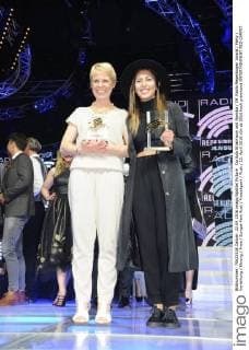 Cordula Stratmann und Namika 19. Radio Regenbogen Award Party Verleihung Ehrung Preis Europa-Park Rust Freizeitpark Rust 22. April 2016