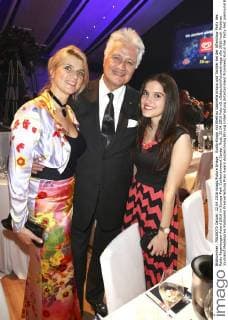 Guido Knopp mit Ehefrau Gabriella Knopp und Tochter bei der Aftershow Party des Radio Regenbogen Award 2016 im Europa-Park Confertainment Center. Rust, 22.04.2016 Foto:xS.xGabschx xFuturexImage