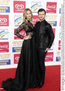 Carolin Niemczyk und Daniel Grunenberg (Glasperlenspiel) bei der Verleihung des Radio Regenbogen Award 2016 im Europa-Park Confertainment Center. Rust, 22.04.2016 Foto:xS.xGabschx xFuturexImage
