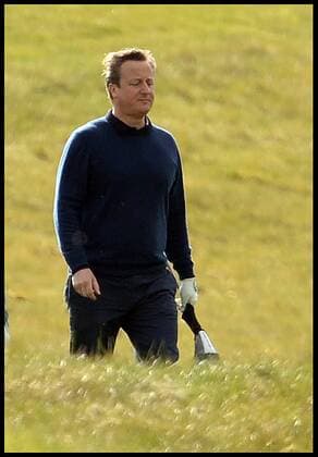 . 23 04 2016. London, United Kingdom. David Cameron and President Obama playing golf. The British Prime Minister David Cameron and the President of the United States President Obama playing golf at the Grove Golf Club.  xAndrewxParsonsx xi-Imagesx IIM-12491-0011