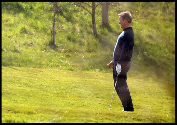 . 23 04 2016. London, United Kingdom. David Cameron and President Obama playing golf. The British Prime Minister David Cameron playing golf against the President of the United States, President Obama (out of shot) at golf at the Grove Golf Club.  xAndrewxParsonsx xi-Imagesx IIM-12491-0016