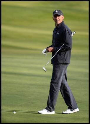 . 23 04 2016. London, United Kingdom. David Cameron and President Obama playing golf. The British Prime Minister David Cameron playing golf against the President of the United States, President Obama at golf at the Grove Golf Club.  xAndrewxParsonsx xi-Imagesx IIM-12491-0053