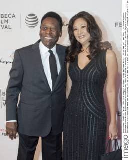 Bilder des Tages April 23, 2016 - New York, New York, U.S - Former Brazilian Footballer Edson Arantes do Nascimento aka PelÃƒÂ© and Marcia Aoki arrive at the World Premier of PelÃƒÂ©: Birth of A Legend at the Tribeca Film Festival 2016 in New York, New York on Saturday April 23, 2016. New York U.S. - ZUMAp124