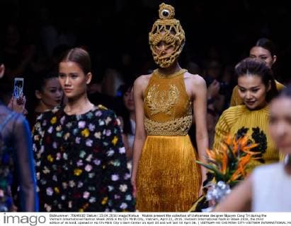 Models present the collection of Vietnamese designer Nguyen Cong Tri during the Vietnam International Fashion Week 2016 in Ho Chi Minh City, Vietnam, April 23, 2016. Vietnam International Fashion Week 2016, the third edition of its kind, opened in Ho Chi Minh City s Gem Center on April 23 and will last till April 26. ) VIETNAM-HO CHI MINH CITY-VIETNAM INTERNATIONAL FASHION WEEK 2016 NguyenxLexHuyen 
