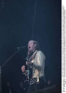 Singer from Irish group Two Door Cinema Club, Alex Trimble, performs at the Vive Latino music festival in Mexico City, Mexico, on 23 April 2016. EFE Sashenka Gutierrez VIVE LATINO FESTIVAL !ACHTUNG: NUR REDAKTIONELLE NUTZUNG!  20160424-635970881962706716