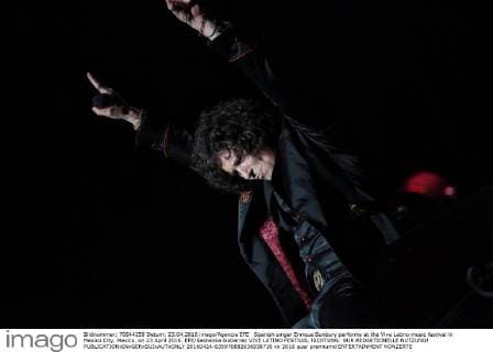 Spanish singer Enrique Bunbury performs at the Vive Latino music festival in Mexico City, Mexico, on 23 April 2016. EFE Sashenka Gutierrez VIVE LATINO FESTIVAL !ACHTUNG: NUR REDAKTIONELLE NUTZUNG!  20160424-635970882636938716