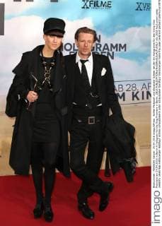 Esther Perbandt und Alexander Scheer bei der Ein Hologramm für den König Kino Premiere am 24.04.2016 in Berlin A Hologram for the King Premiere in Berlin, 2016 
