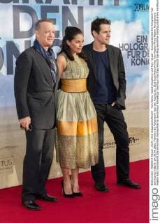 Tom Hanks, Sarita Choudhury und Tom Tykwer - Europapremiere Ein Hologramm fuer den Koenig in Berlin am 24.04.2016. Premiere Ein Hologramm fuer den Koenig