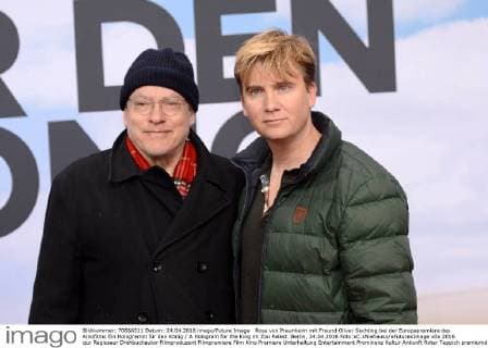 Rosa von Praunheim mit Freund Oliver Sechting bei der Europapremiere des Kinofilms Ein Hologramm für den König A Hologram for the King im Zoo Palast. Berlin, 24.04.2016 Foto:xC.xNiehausx xFuturexImage