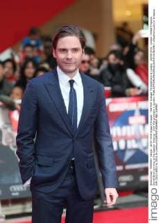 The First Avenger Filmpremiere in London . 26 04 2016. London, United Kingdom. Daniel Bruhl arriving at the Captain America : Civil War premiere in London.  xStephenxLockx xi-Imagesx IIM-12513-0002