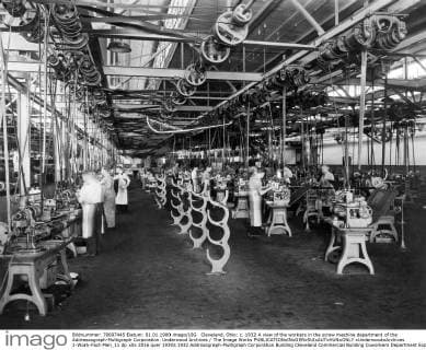 Cleveland, Ohio: c. 1932 A view of the workers in the screw machine department of the Addressograph-Multigraph Corporation. Underwood Archives The Image Works xUnderwoodxArchives 1-Work-Fact-Men_11