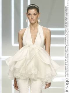 A model presents the creations of Spanish designer Rosa Clara that opened the Barcelona Bridal Fashion Week with a collection of 35 dresses in Barcelona, Catalonia, Spain, 26 April 2016. ROSA CLARA AT BARCELONA BRIDAL FASHION SHOW !ACHTUNG: NUR REDAKTIONELLE NUTZUNG!  BCN003 20160426-635972971186994982