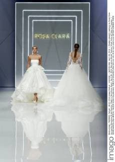 (160426) -- BARCELONA, April 26, 2016 -- Models present creations by Rosa Clara during the Barcelona Bridal Fashion Week in Barcelona, Spain, April 26, 2016. Barcelona Bridal Fashion Week kicks off here on Tuesday. ) SPAIN-BARCELONA-BRIDAL FAHION WEEK PauxBarrena 