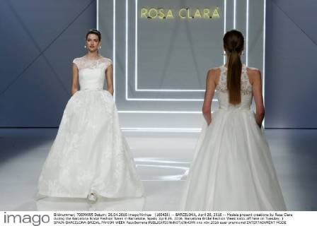(160426) -- BARCELONA, April 26, 2016 -- Models present creations by Rosa Clara during the Barcelona Bridal Fashion Week in Barcelona, Spain, April 26, 2016. Barcelona Bridal Fashion Week kicks off here on Tuesday. ) SPAIN-BARCELONA-BRIDAL FAHION WEEK PauxBarrena 