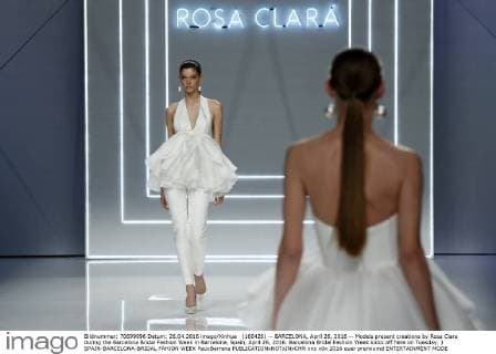 (160426) -- BARCELONA, April 26, 2016 -- Models present creations by Rosa Clara during the Barcelona Bridal Fashion Week in Barcelona, Spain, April 26, 2016. Barcelona Bridal Fashion Week kicks off here on Tuesday. ) SPAIN-BARCELONA-BRIDAL FAHION WEEK PauxBarrena 